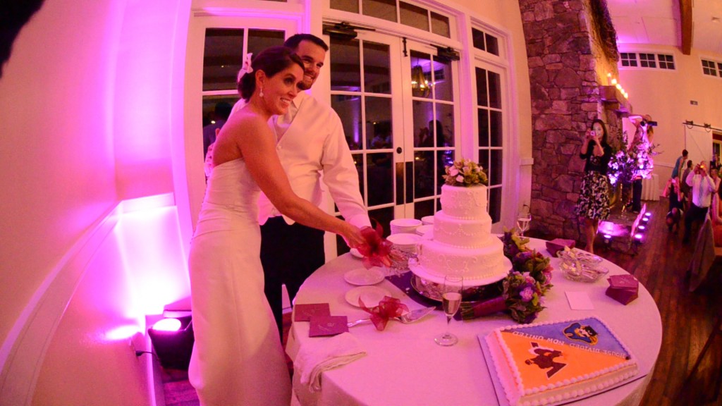 Beth & Chris Wedding cutting cake