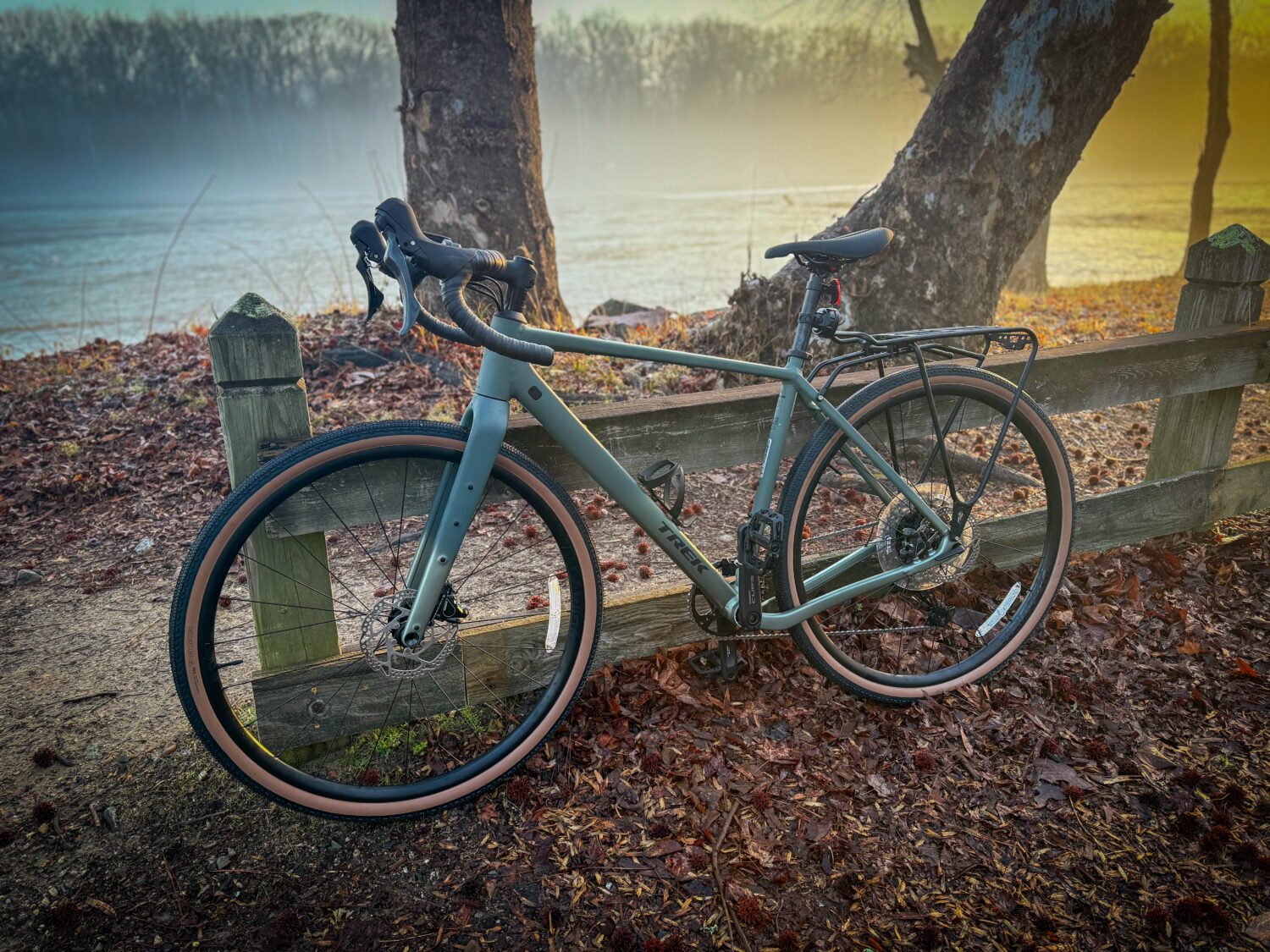 Trek Checkpoint ALR4 along Riverside Drive in Richmond